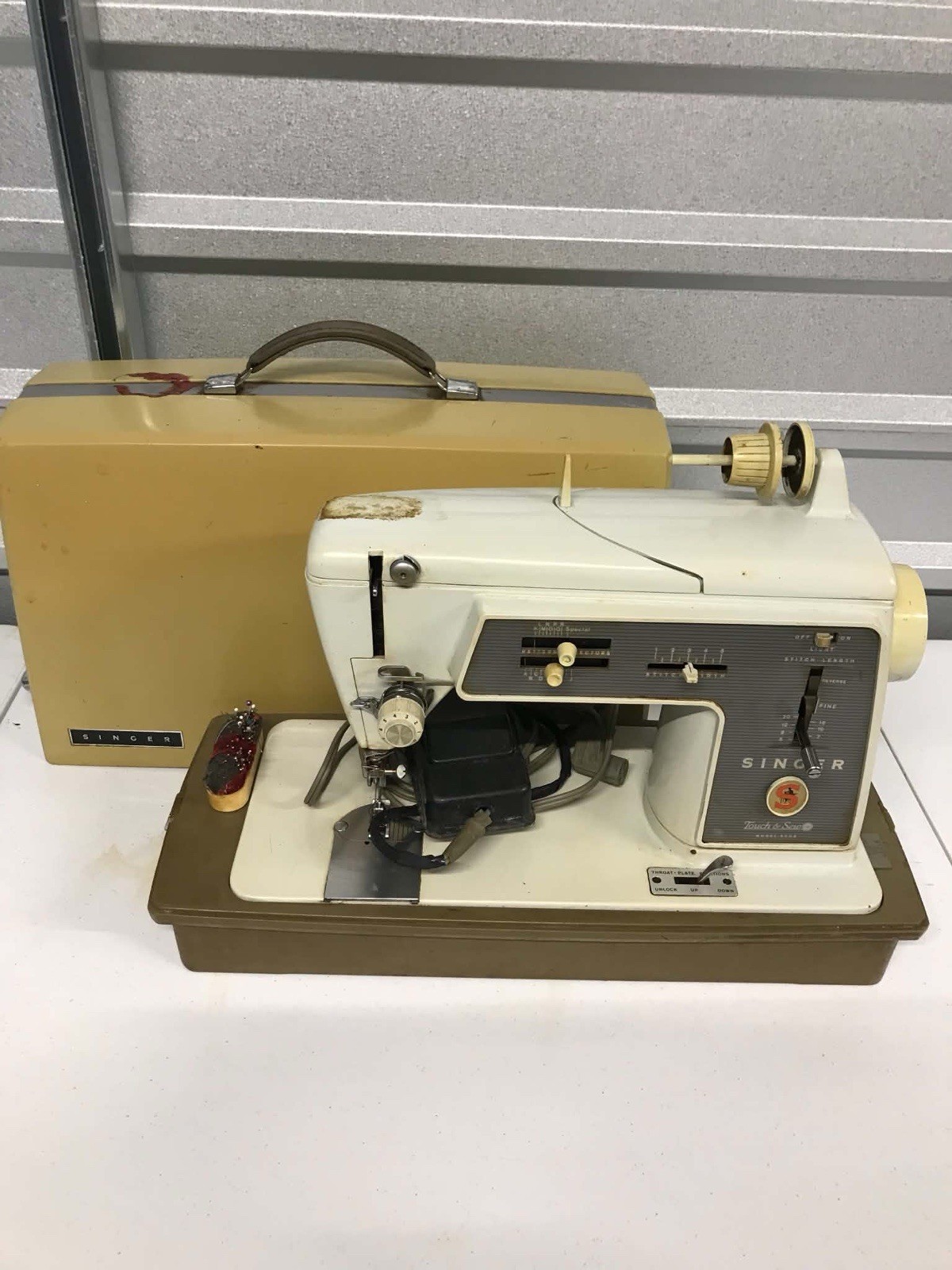 SINGER TOUCH & SEW SEWING MACHINE MD# 600E | VINTAGE 1960s SINGER SEWING MACHINE