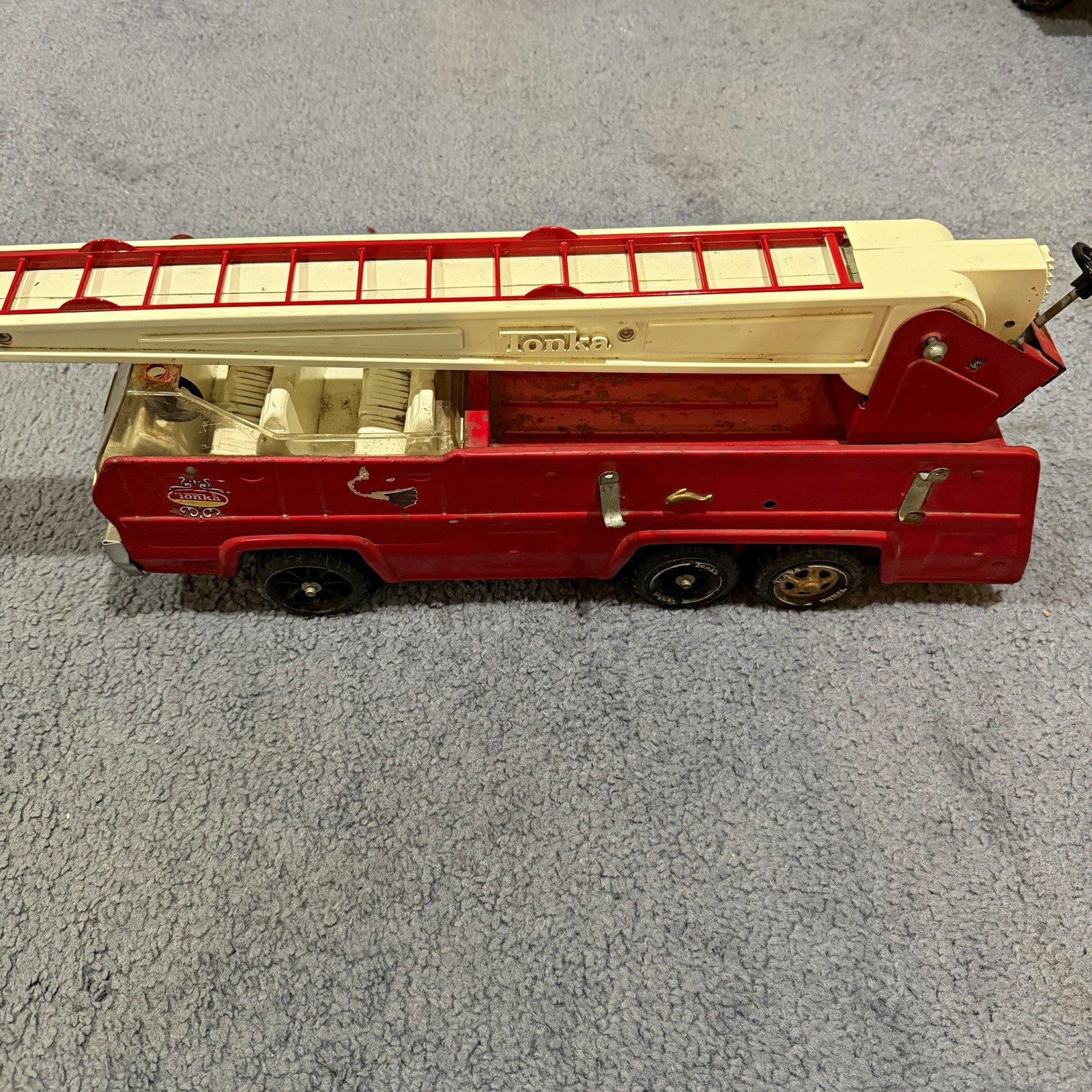 Vintage 1970s Tonka Aerial Ladder Fire Truck Pressed Steel Red Extending Ladder