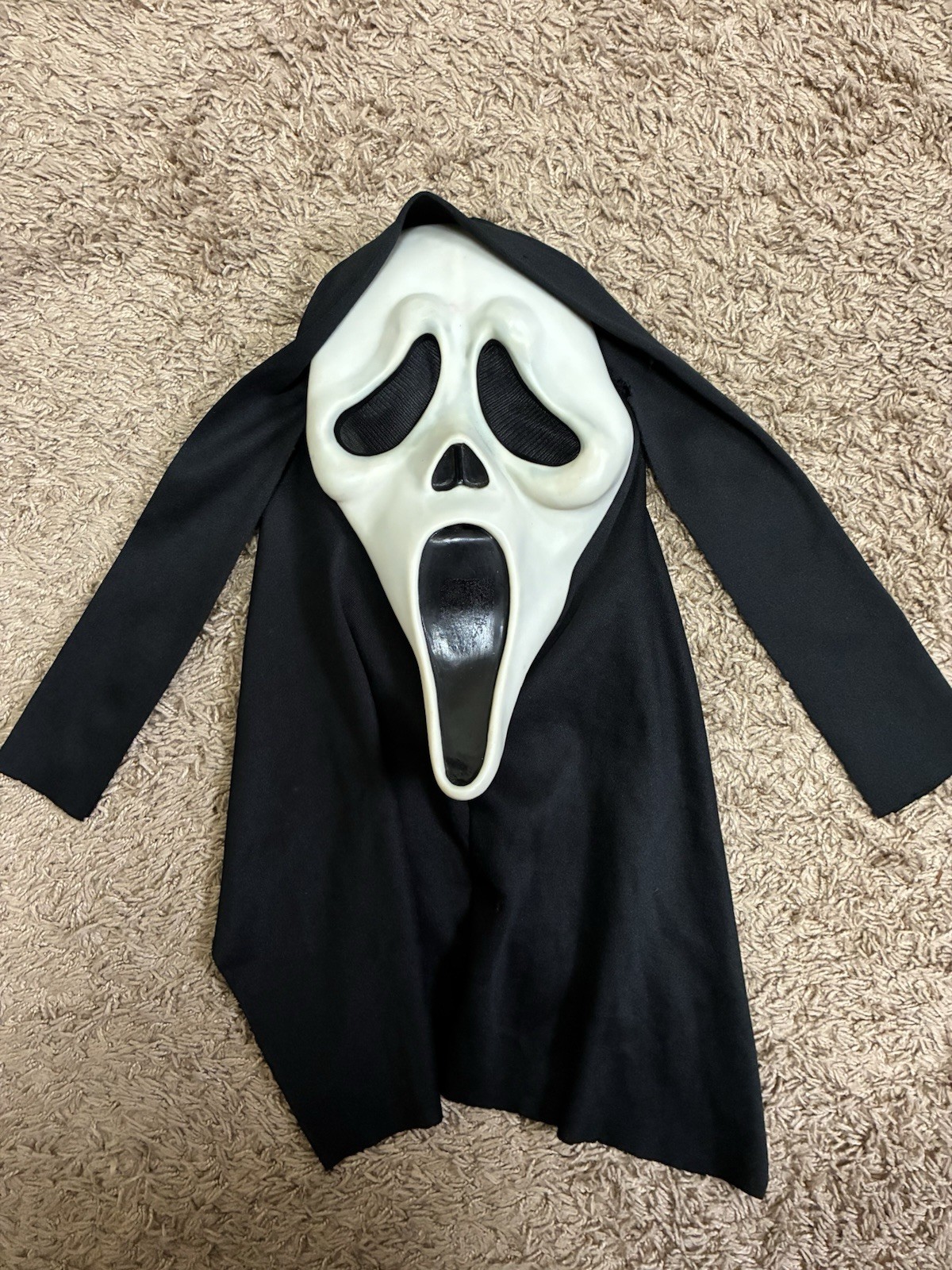 Fun World Easter Unlimited Ghostface Scream Mask 2011