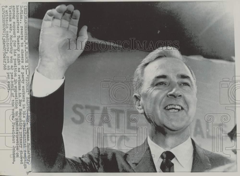 1968 Press Photo Eugene McCarthy reacts to cheers of party workers in Manchester