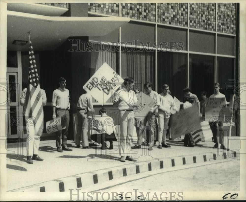 1969 Press Photo Young Americans for Freedom March in New Orleans, Louisiana