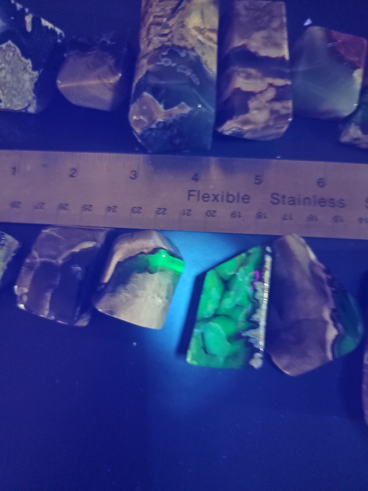 2.9 LB Volcanic Agate Wholesale Lot UV Reactive Glows Green Under Blacklight...