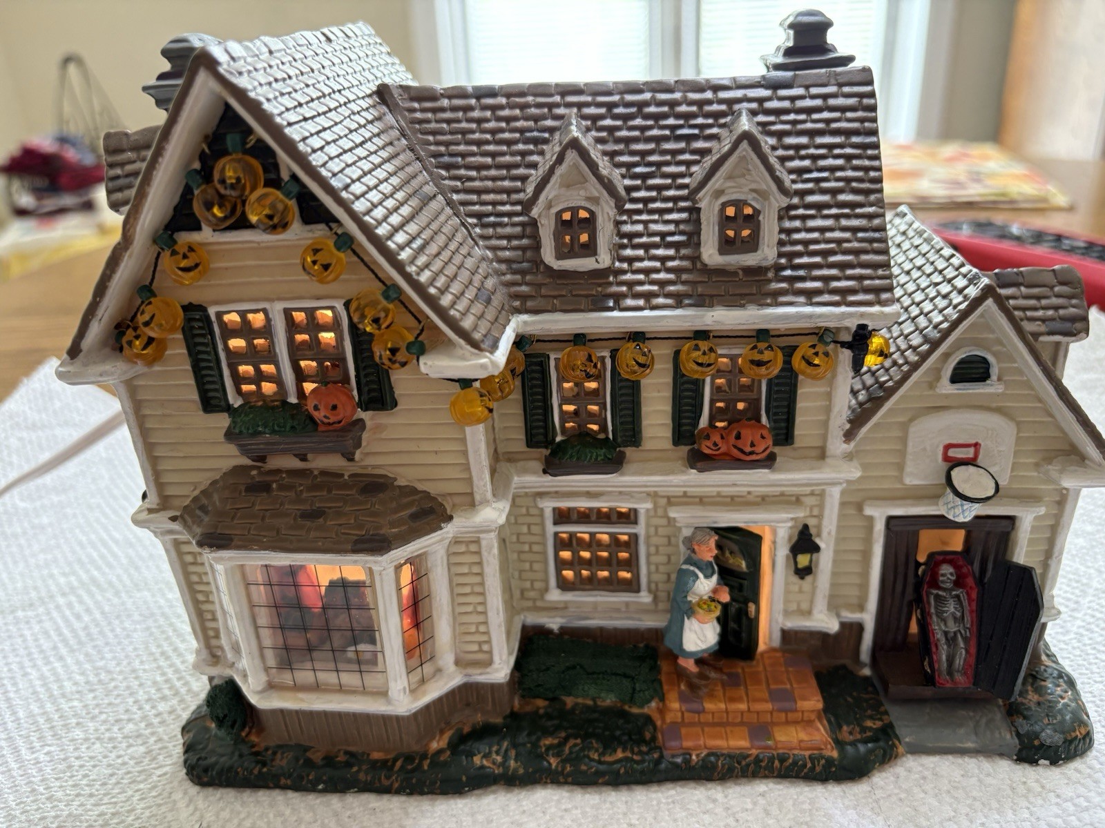 Lemax Spooky Town Spookiest House on the Block Porcelain Lighted House 2003