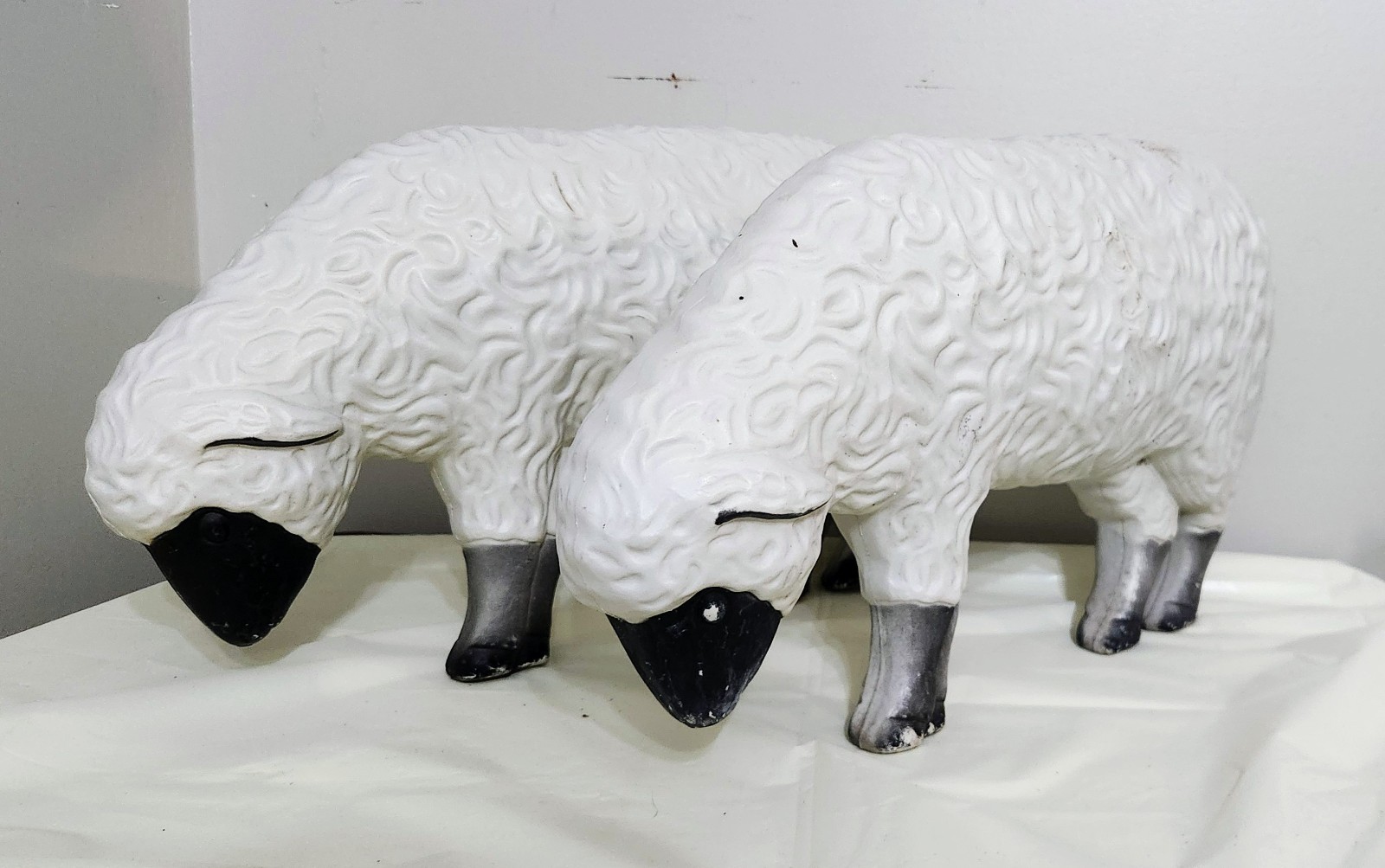 Pair Of 1989 Union Products Blow Mold Sheep Lamb Nativity 21\