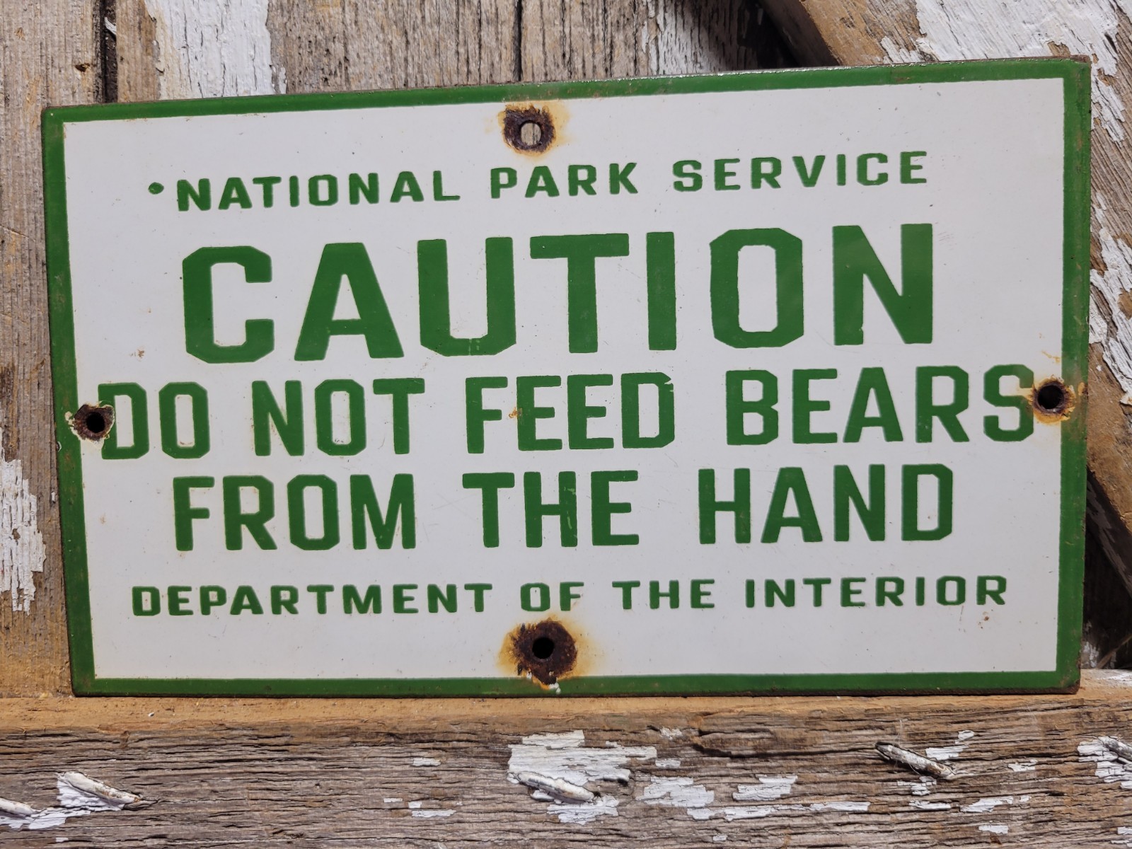 VINTAGE NATIONAL PARK SERVICE PORCELAIN SIGN CAUTION DO NOT FEED BEARS SMOKEY