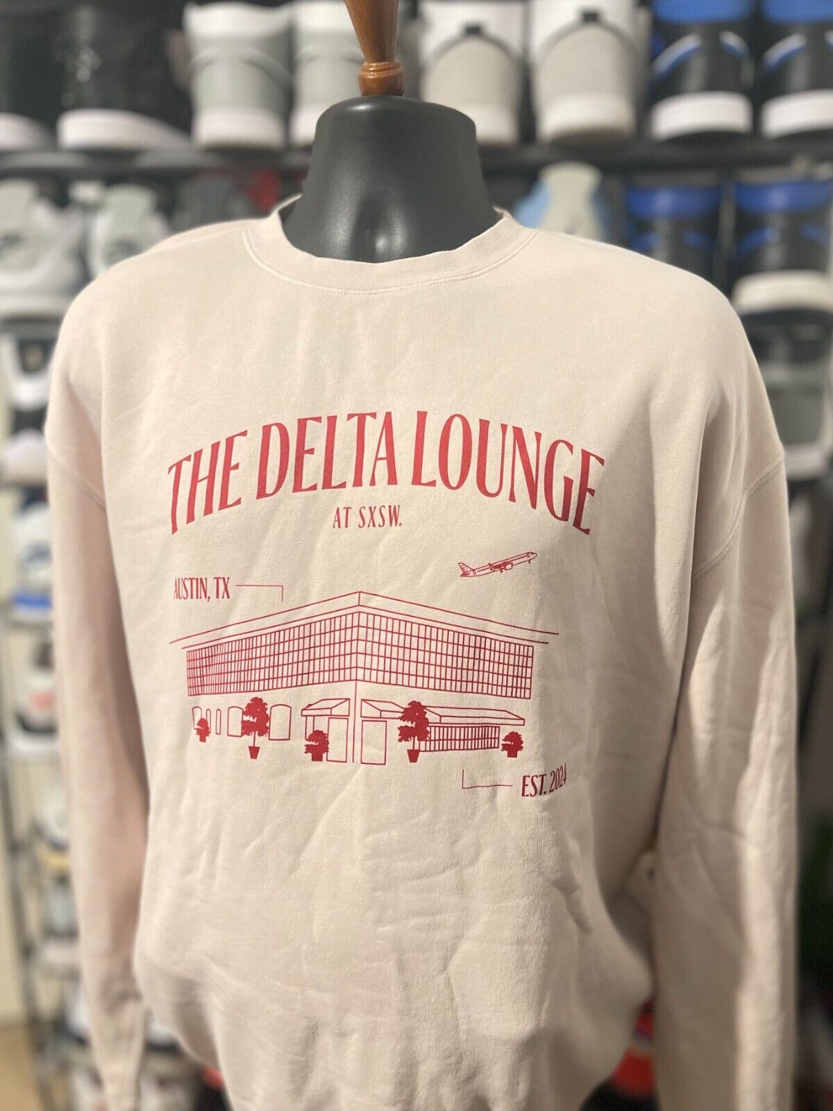 Official Delta Air Lines Lounge SXSW 2024 Crewneck Sweatshirt Size XXL Beige&Red