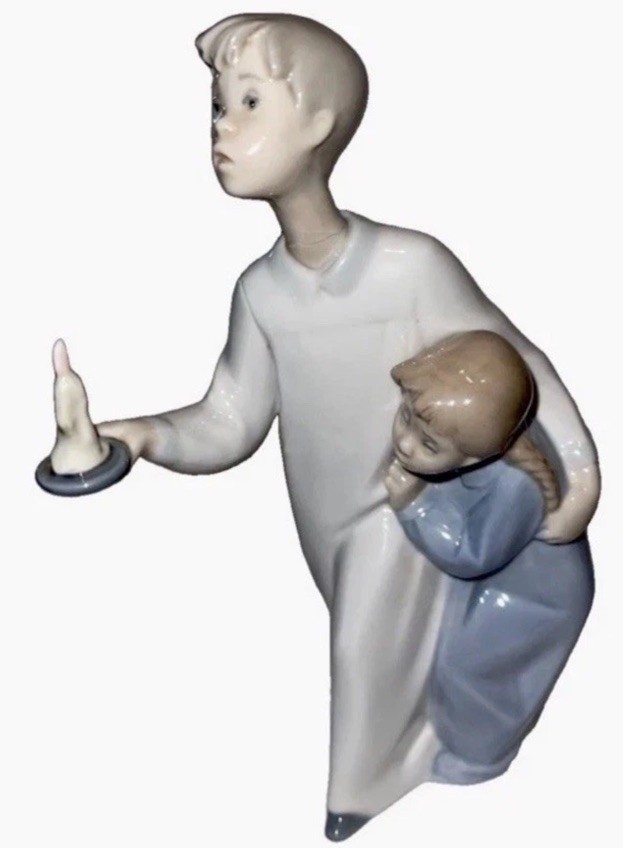 Pretty ￼lladro Children in Nightshirts with candle (repaired) As is