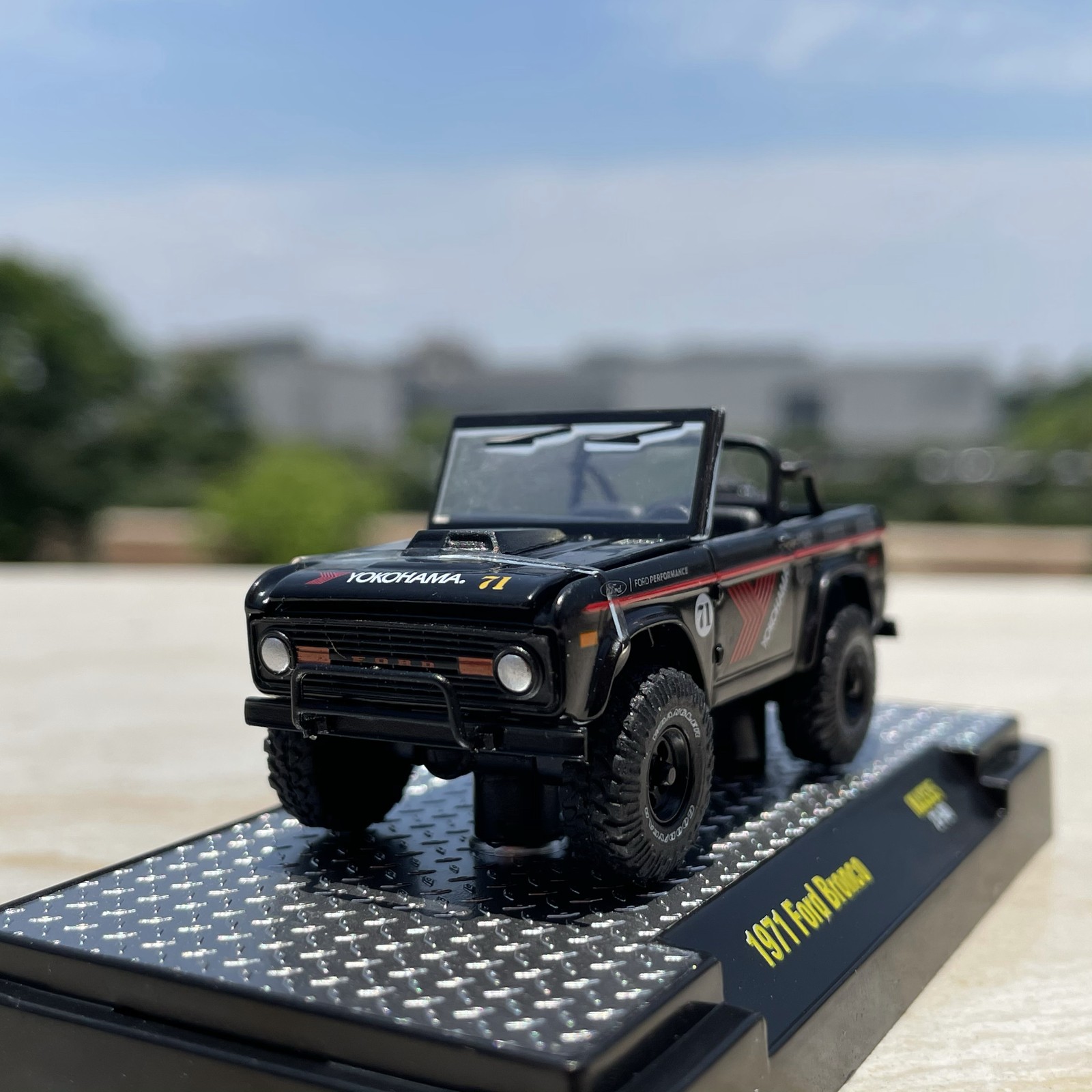1:64 1971 Black Bronco Diecast Metal Alloy 4x4 Off-Road Truck Model