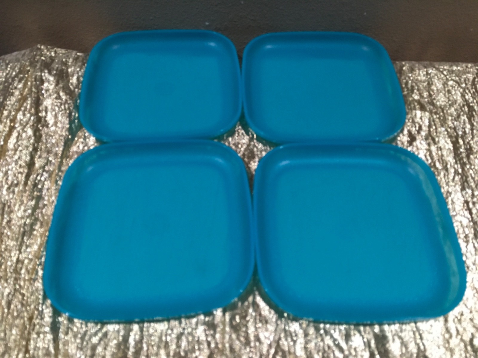 New Set 4 Beautiful Tupperware Luncheon Plates 8” Square Raised Sides