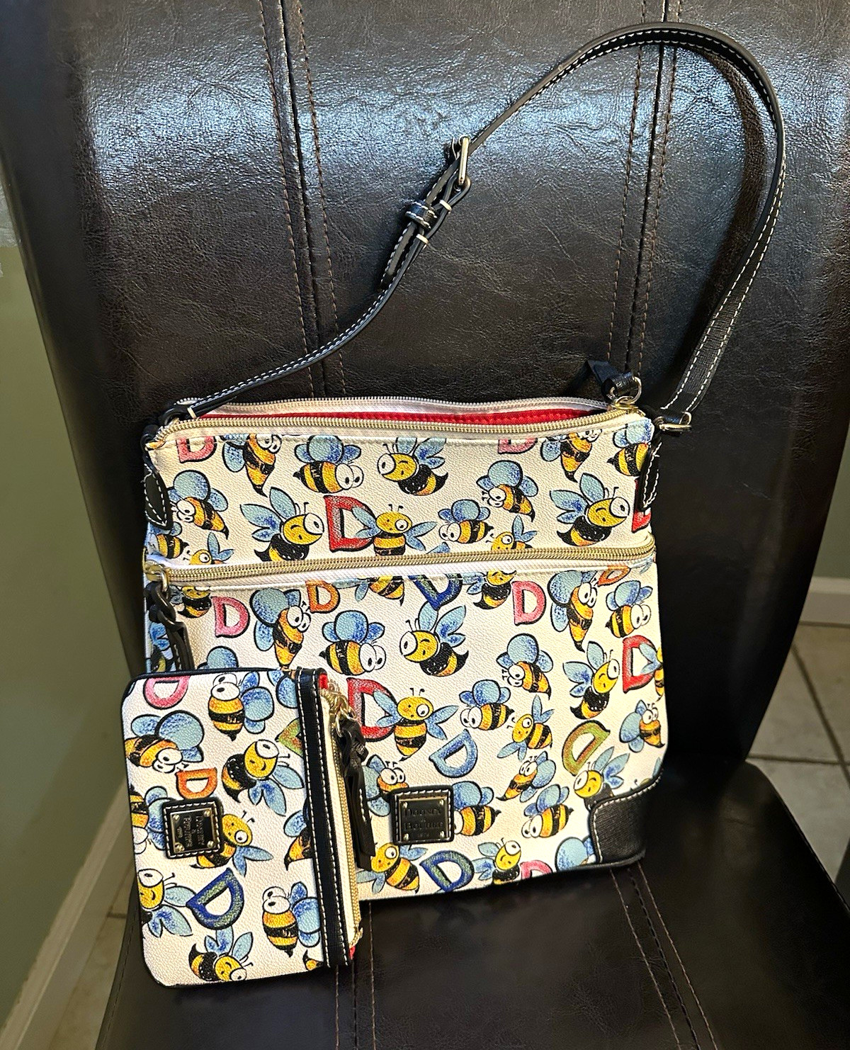 Dooney & Bourke Vintage Y2K Bumblebee Crossbody Bag with Wristlet Coin Pouch