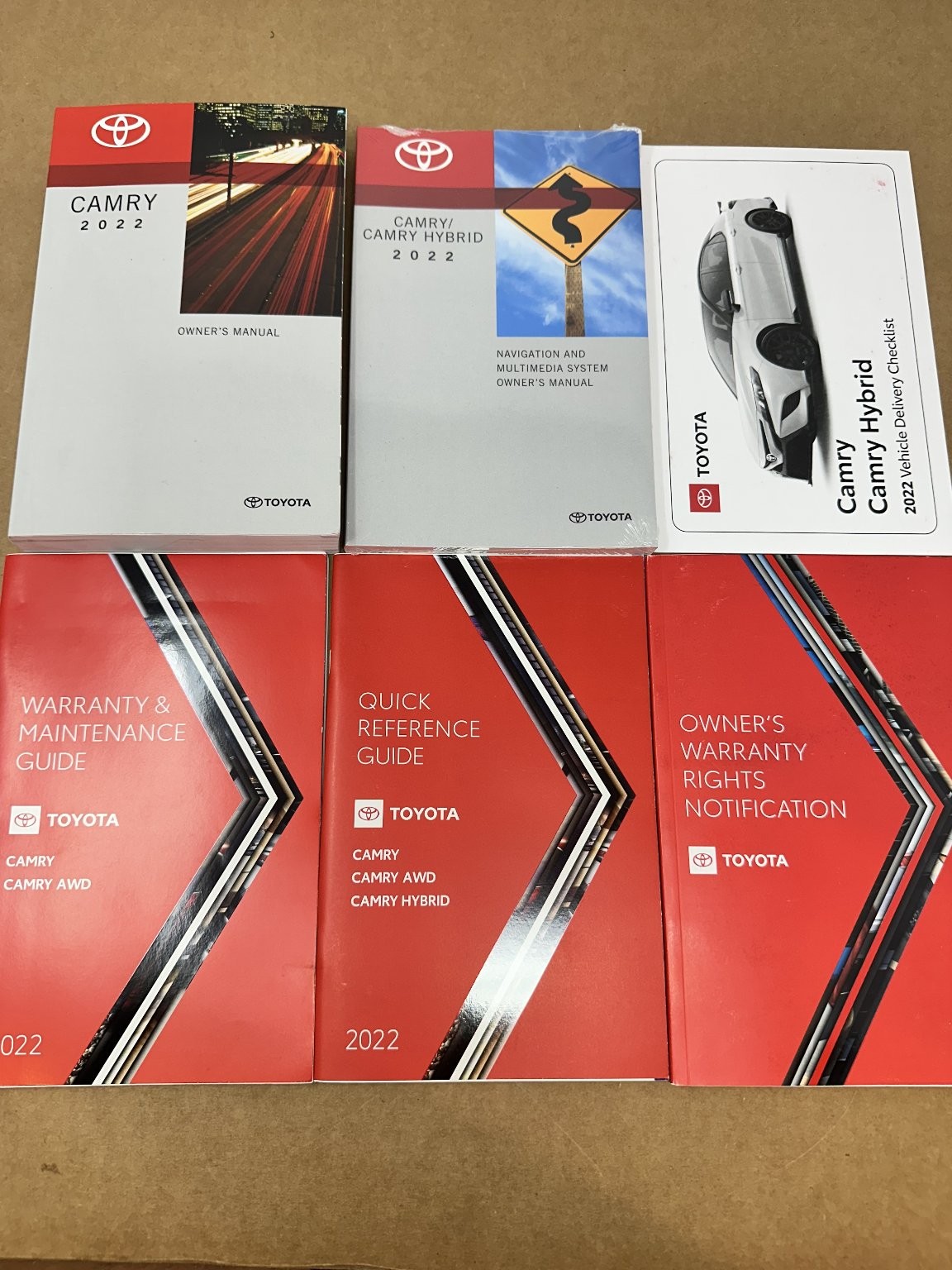 2022 Toyota Camry Owner\'s Manual Set