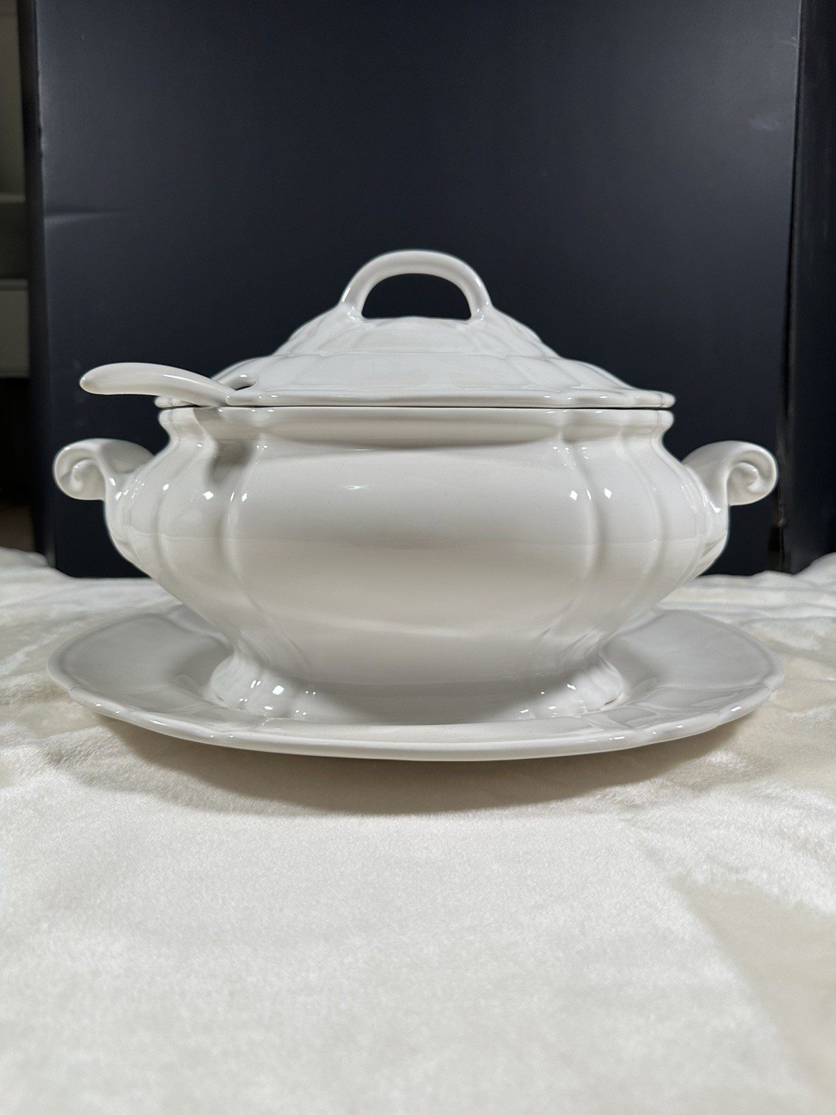 Vintage 4pc Loucarte (Portugal) White Soup Tureen W/ Serving Platter Lid & Ladle