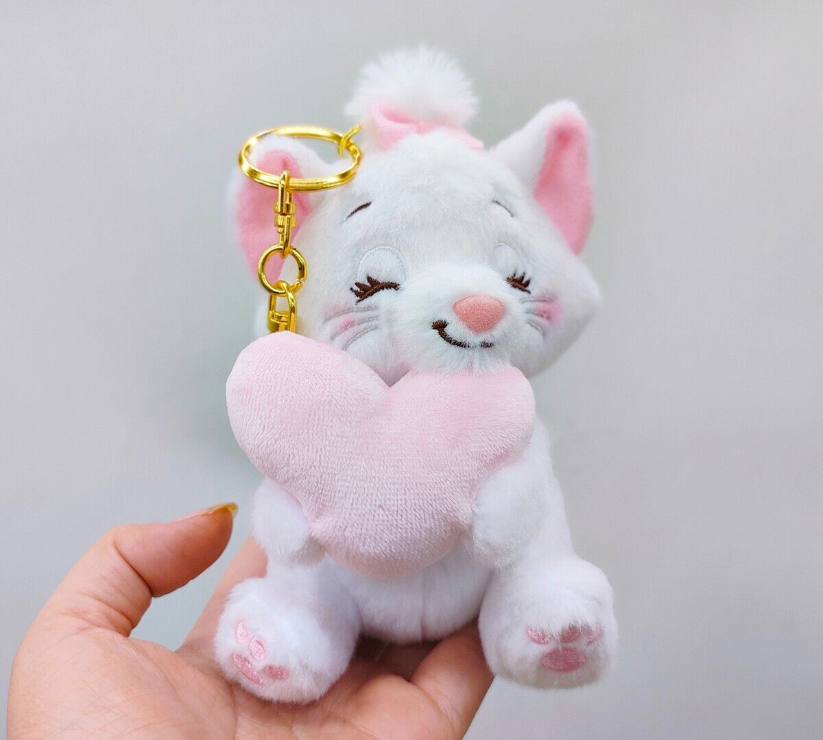 Disney Store Keychain Aristocats Marie Fluffy Plush Toy Smile Hugging Heart new