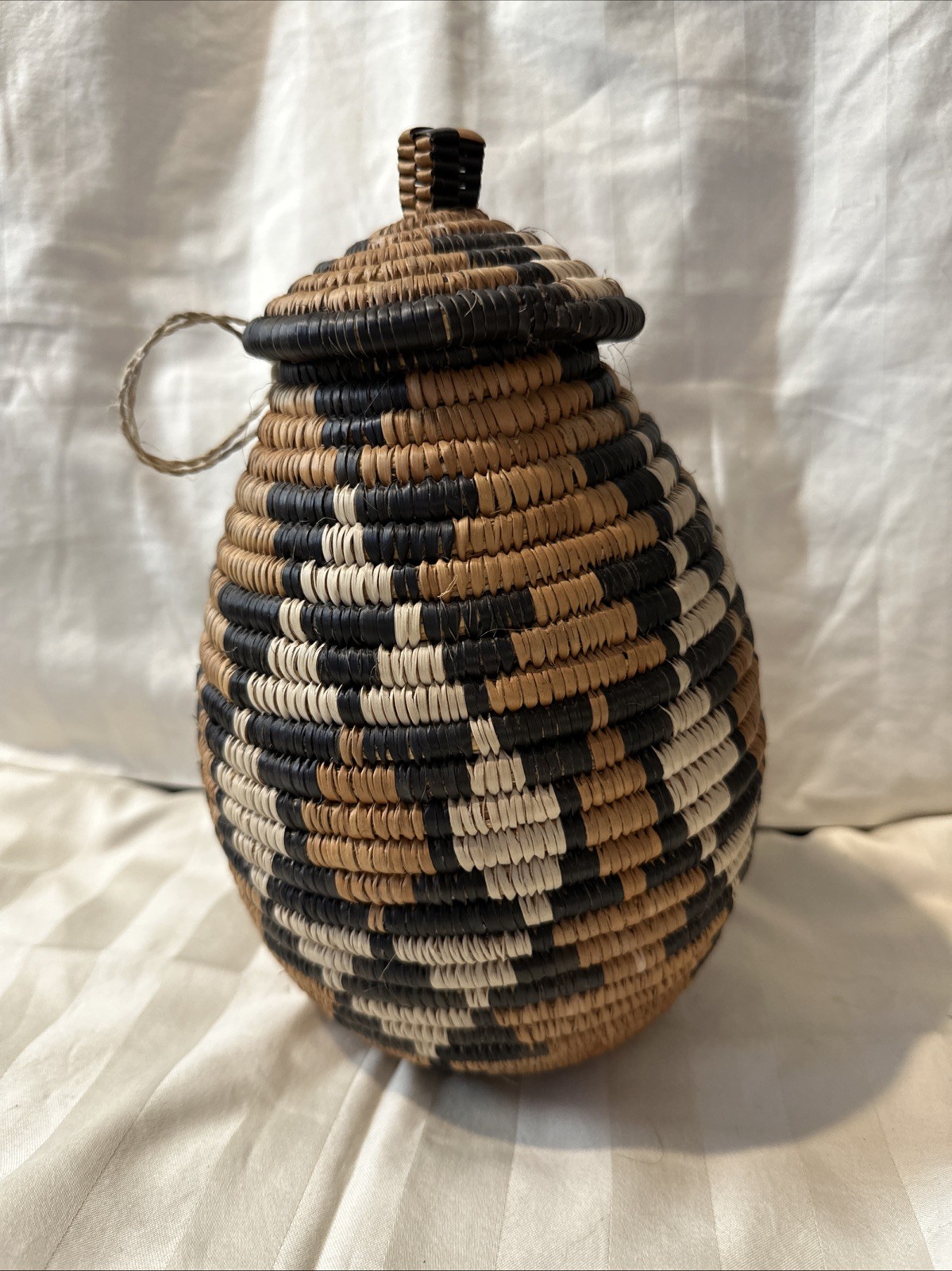 Vintage African Zulu Tribal Handwoven Palm LiddedUkhamba 20” Dia Brown & Black