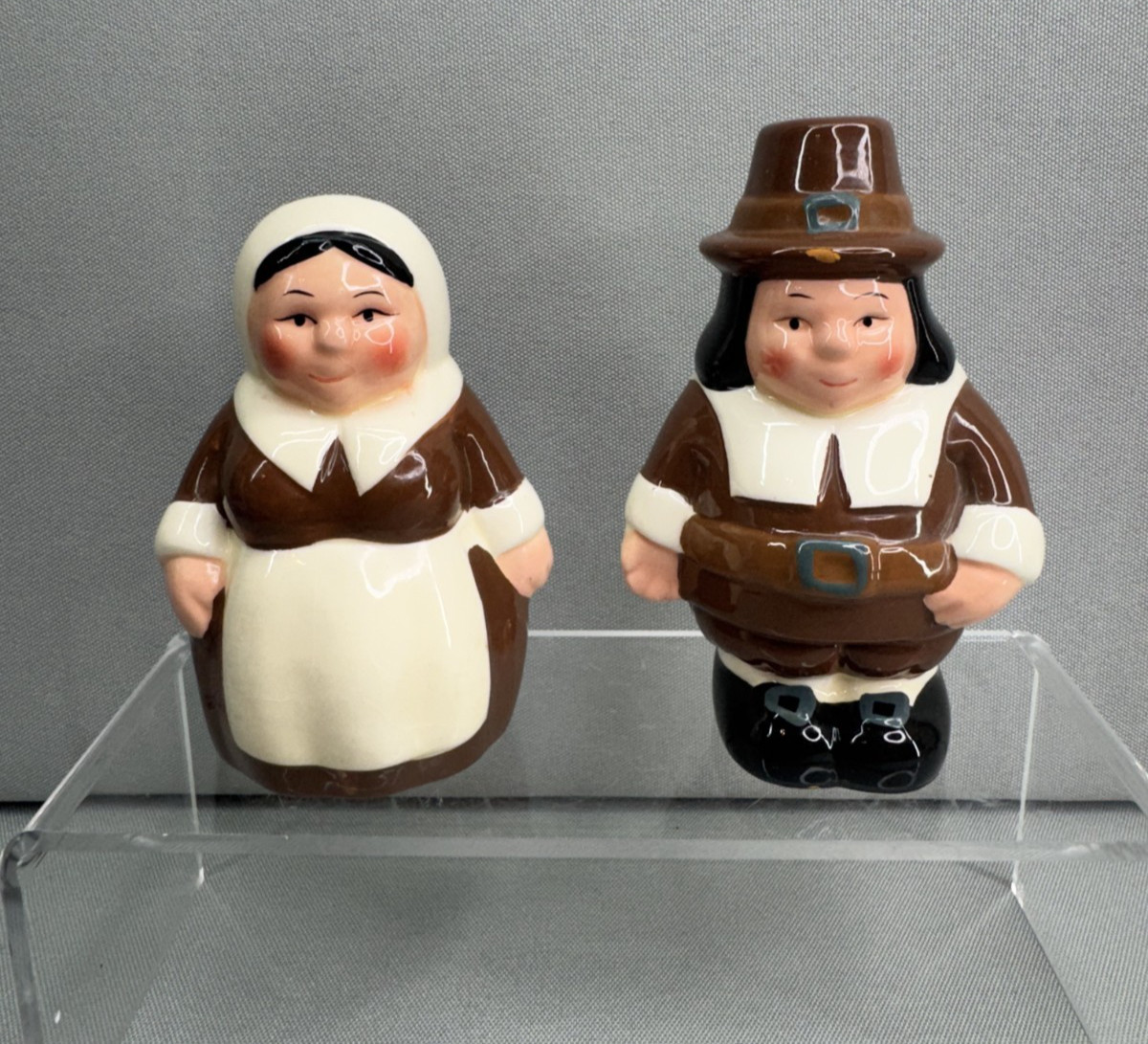 Vintage 2002 Publix Pilgrim Salt Pepper Shakers Thanksgiving Pair READ