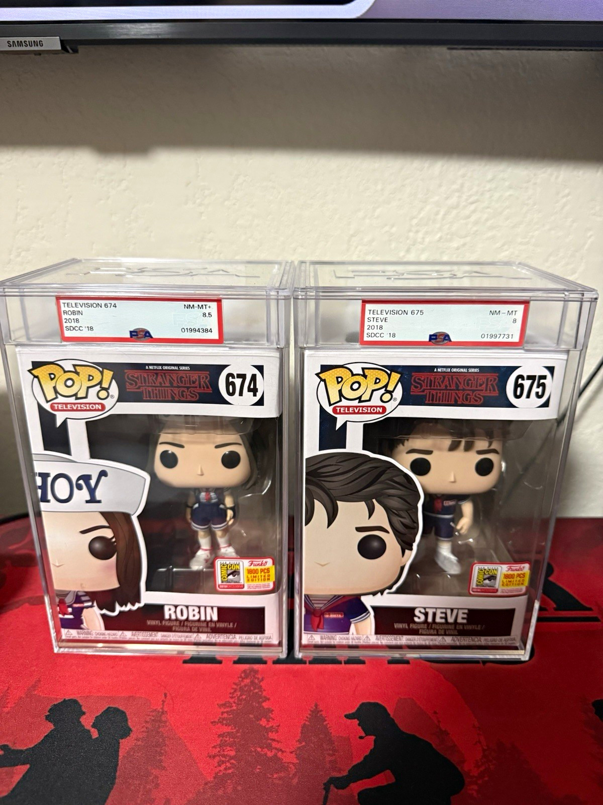 Funko Stranger Things Pop Bundle Steve 675 & Robin 674 SDCC 2018 PSA CERTIFIED ￼