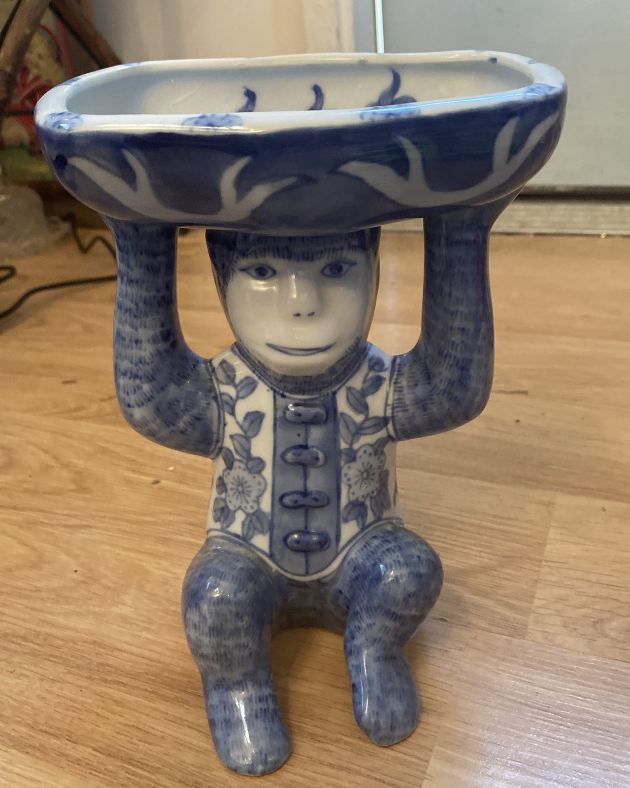 Vintage Mcm Chinoiserie Blue & White Ceramic Monkey Holding Dish Bowl 6x4x8