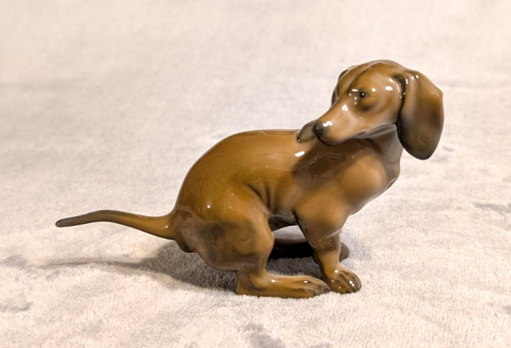 Vintage Rosenthal Germany Porcelain Dachshund Dog Figurine Squatting Himmelstoss