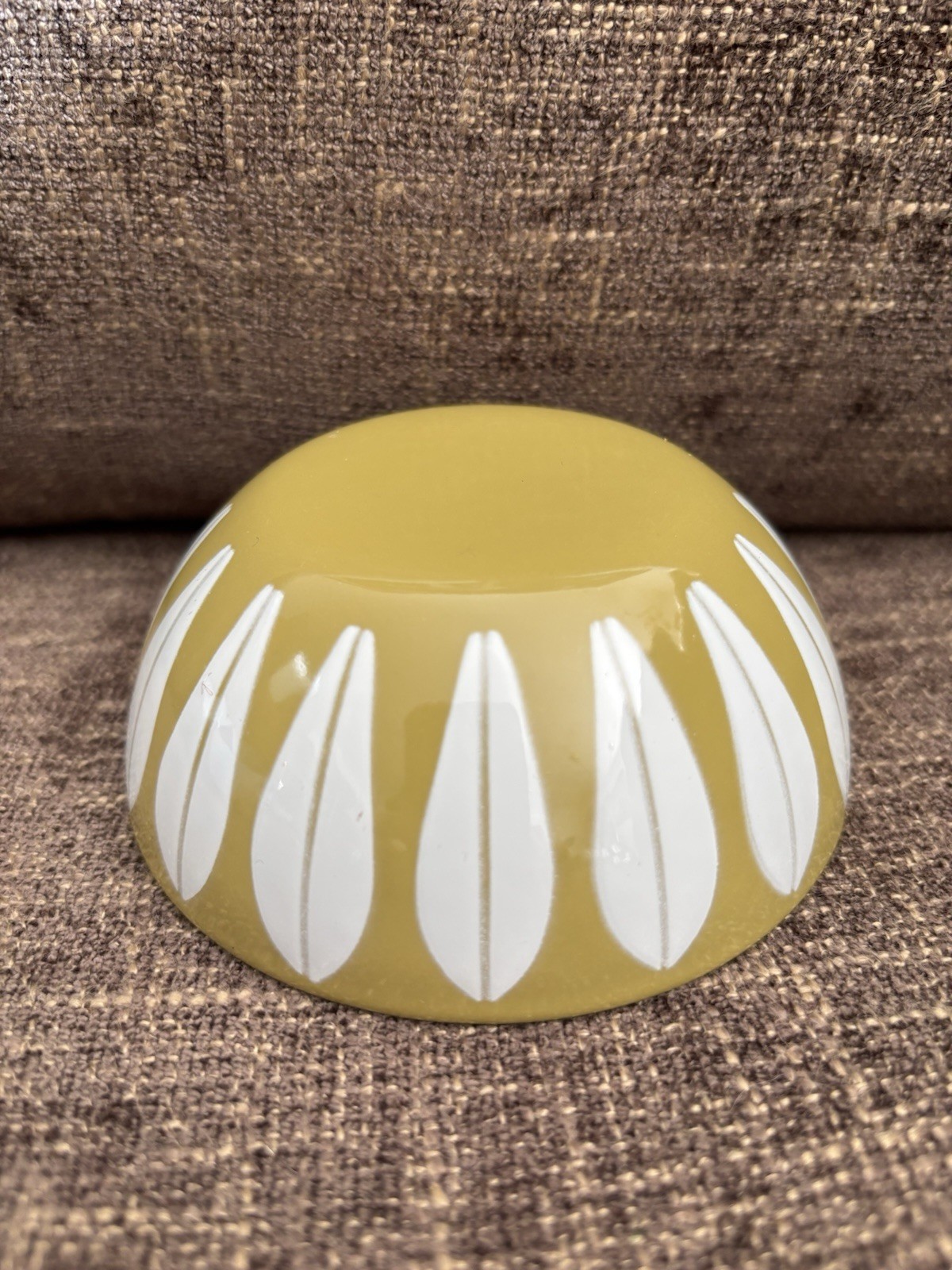 CATHRINEHOLM 4” BUTTERSCOTCH WITH WHITE LOTUS BOWL GLOSSY PRISTINE CONDITION