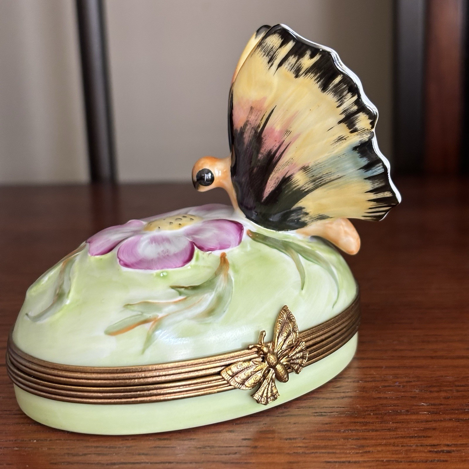 Limoges Hand Painted 3D Butterfly Flower Garden Trinket Box France Rochard