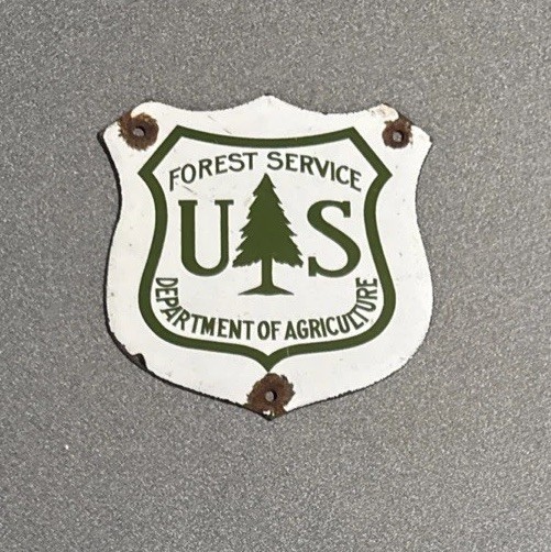 VINTAGE US FOREST SMOKEY BEAR BADGE PORCELAIN SIGN CAR GAS MOTORCYCLE OIL TRUCK