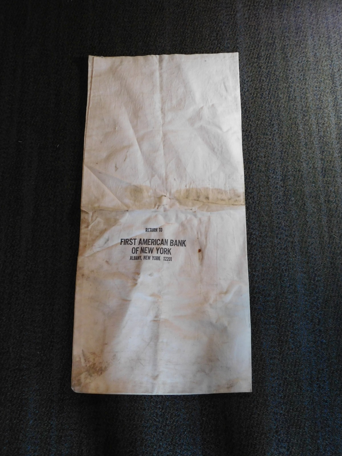 VINTAGE  LARGE BANK BAG 38\