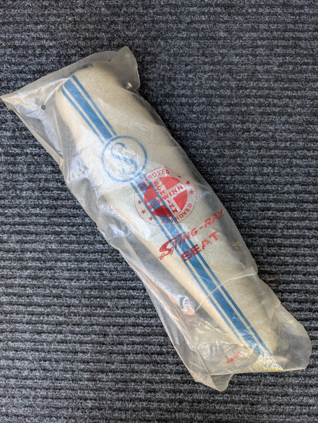 SCHWINN  SKY  BLUE  STRIPE  1968 Stingray Bicycle Accessory Seat  MINT in Bag