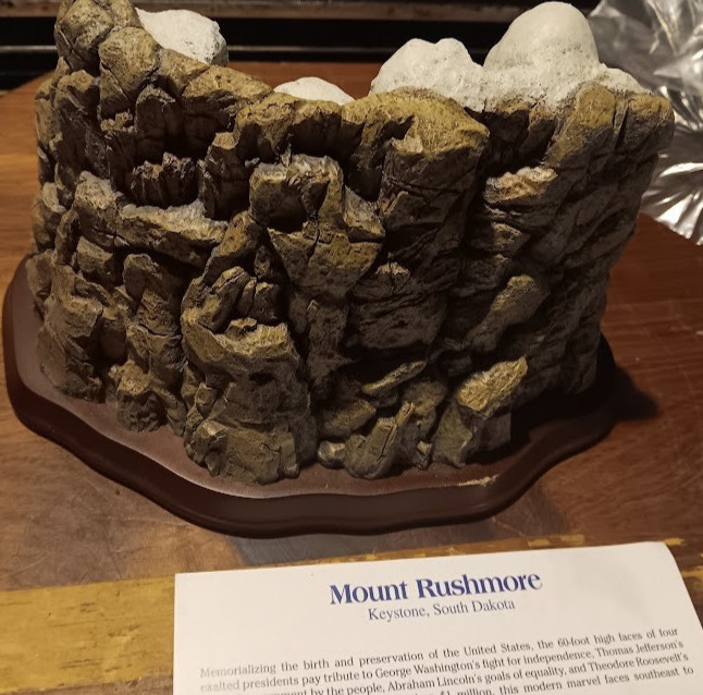 RARE Danbury Mint Mount Rushmore Statue USED WITH CERTIFICATE LTD EDITION
