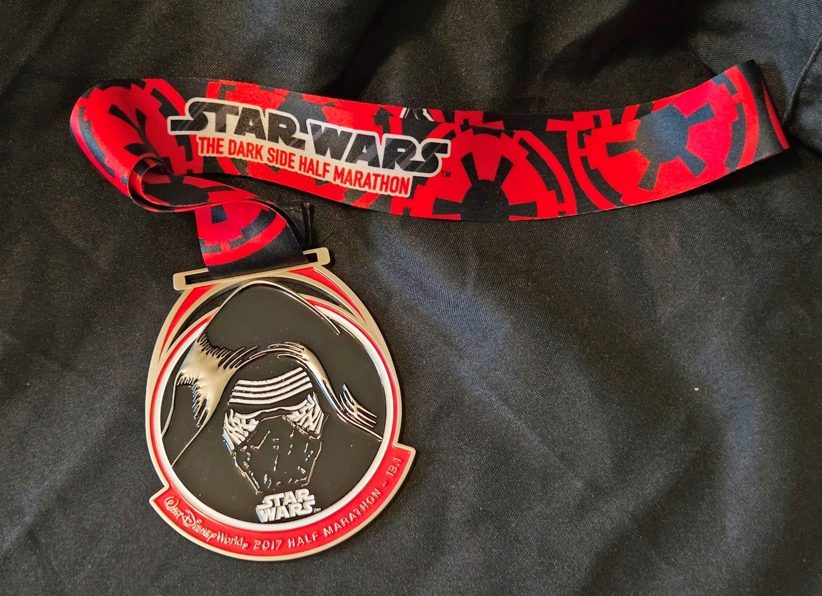 2017 RunDisney World Star Wars Dark Side Half Marathon Race Medal w/Lanyard MINT