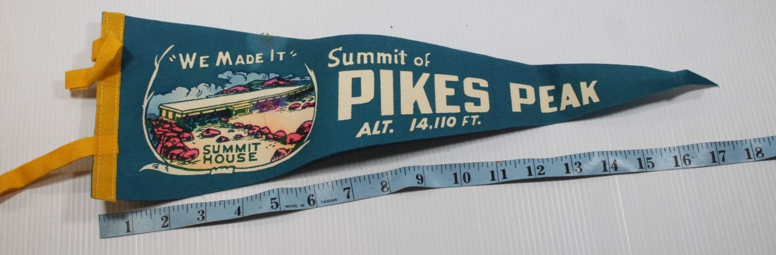 VINTAGE SUMMIT OF PIKES PEAK WE MADE IT SOUVENIR NOVELTY PENNANT BANNER 27\