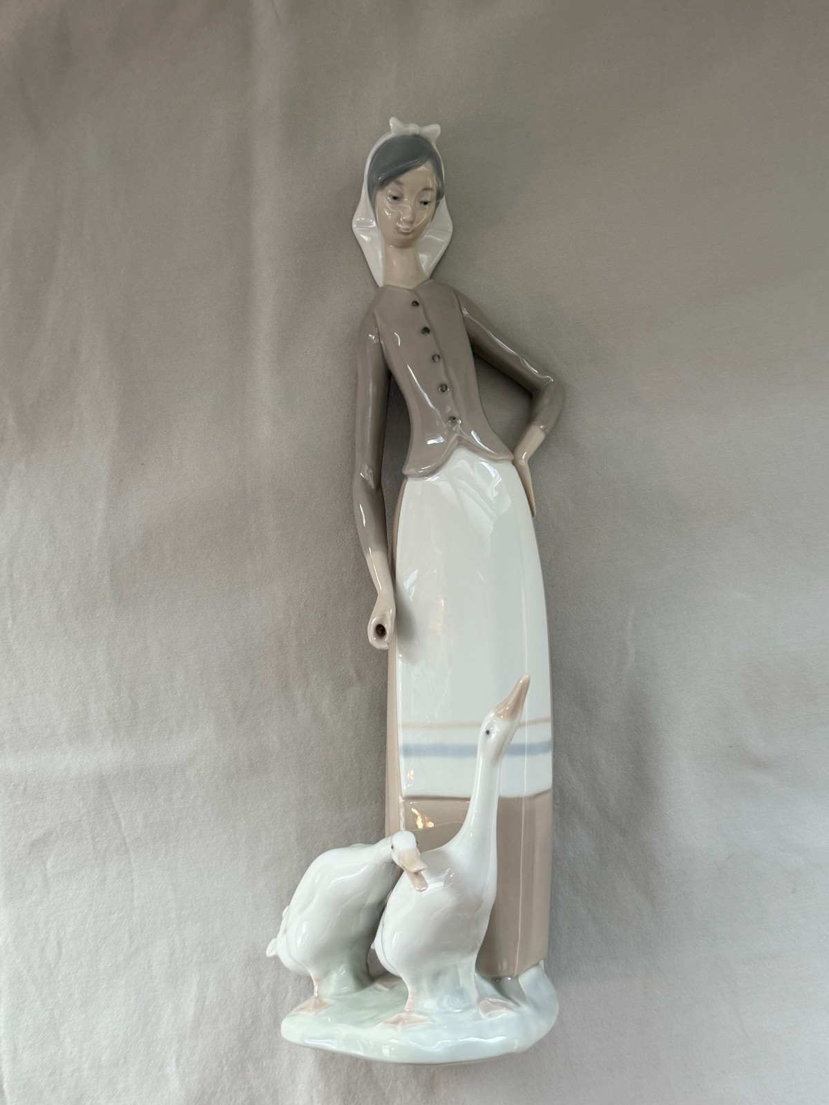 Lladro 1035 Girl with Geese Retired Porcelain Figurine 11\