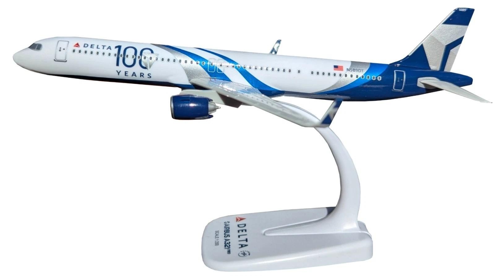 DELTA AIRLINES  AIRBUS A321NEO DESK MODEL 100 YEARS