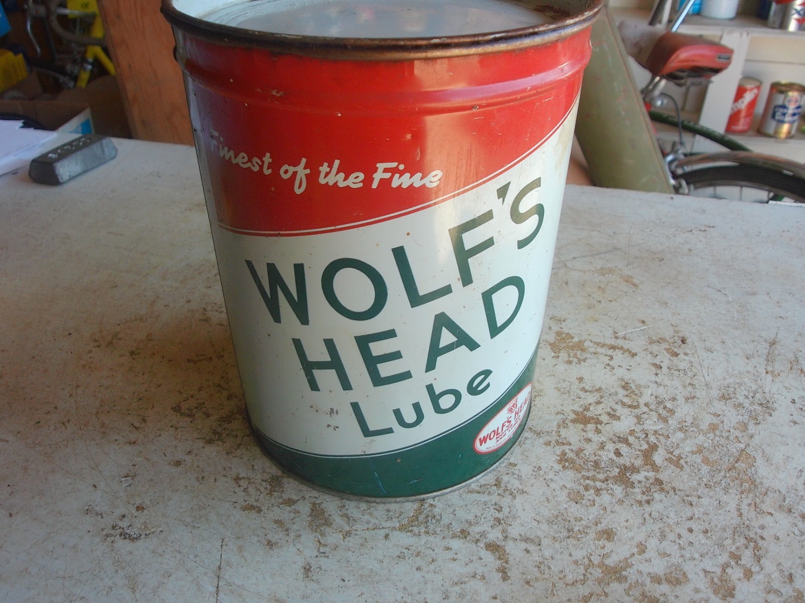 Vintage Empty 5 lb Size Wolf\'s Head Lube Grease Oil Can Lot 26-50
