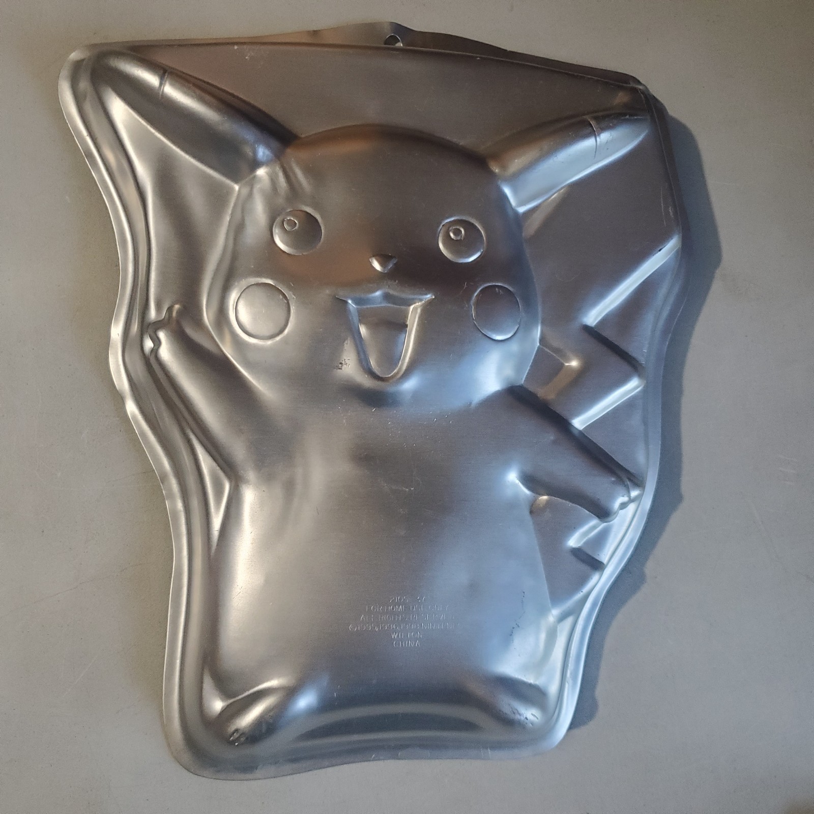 Pikachu Pokémon Aluminum Cake Pan  Vintage 1998 Character Mold Good Condition 