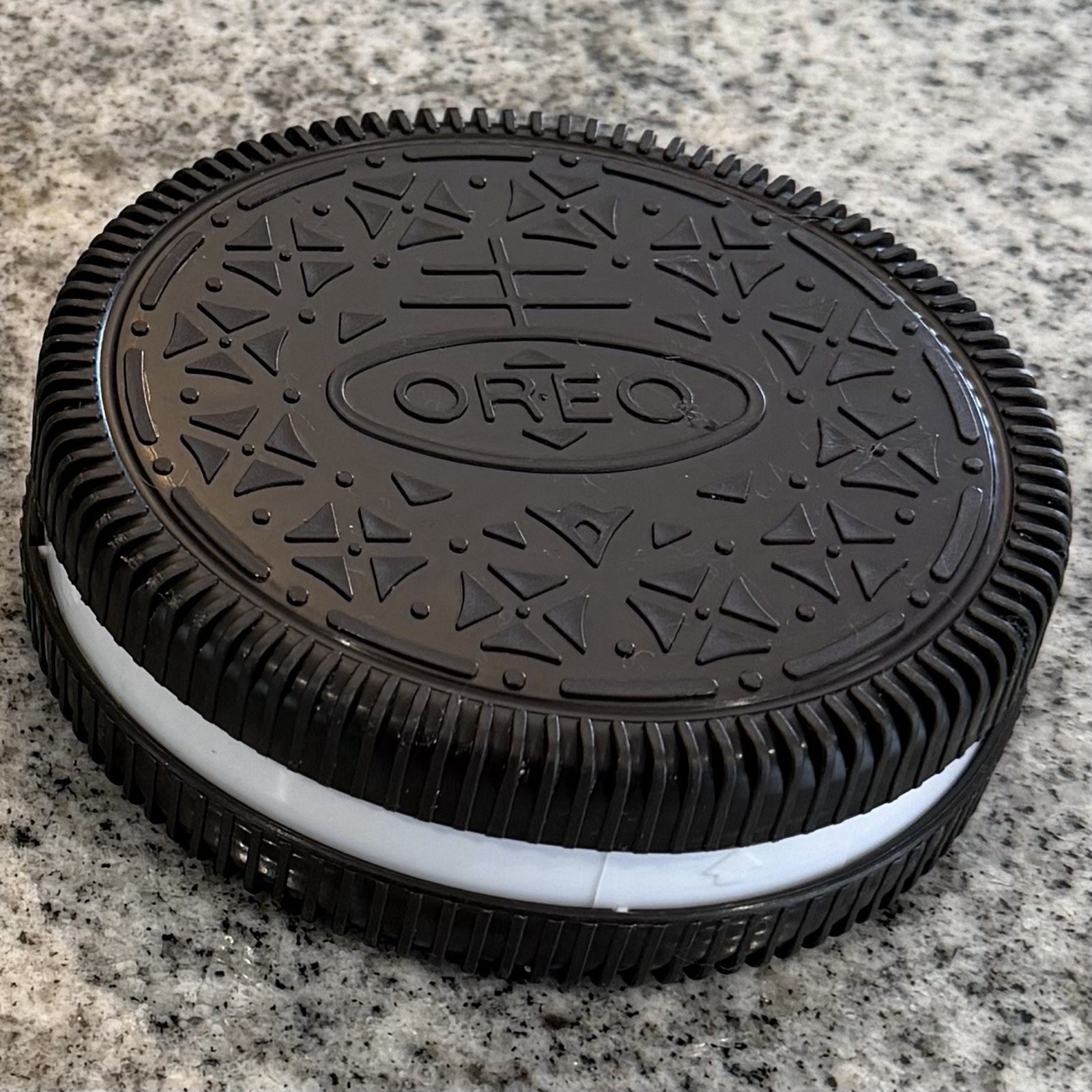 1999 Oreo/A Aronson Nabisco Advertising Cookie Shaped Plastic Canister Twist Lid