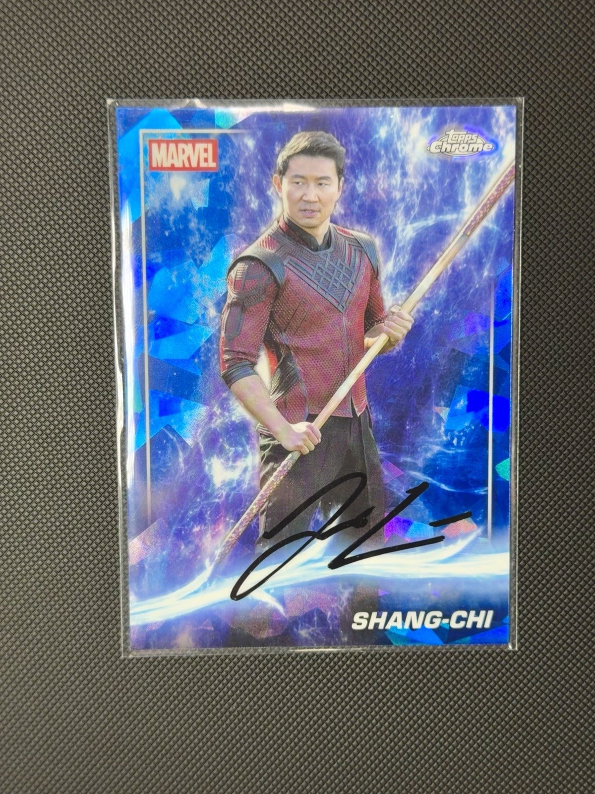 Shang-Chi Auto Simu Liu 2025 Topps Chrome Marvel Sapphire #110 photo proof