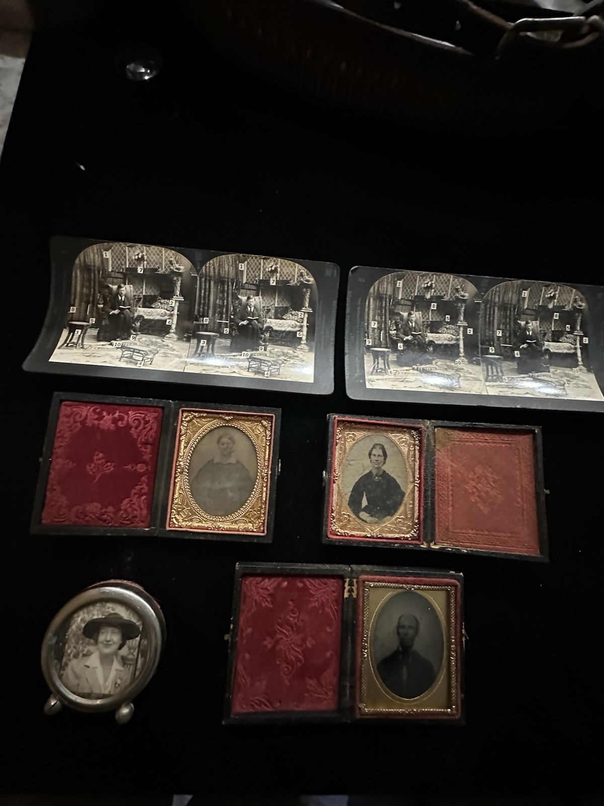 Antique Pictures Frame Folding Hinged Victorian 24 K Gold Trim Floral Design ￼