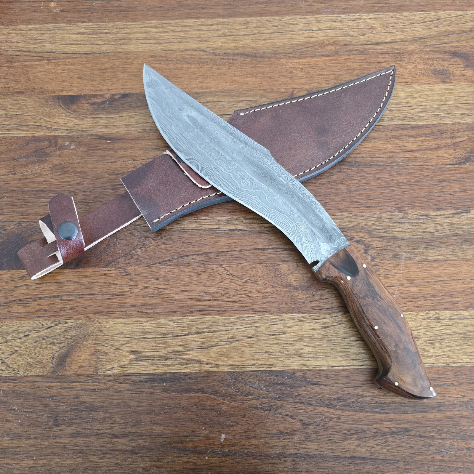 El MATADOR\'S Damascus KUKRI Knife. Rosewood Handle And Leather Sheath
