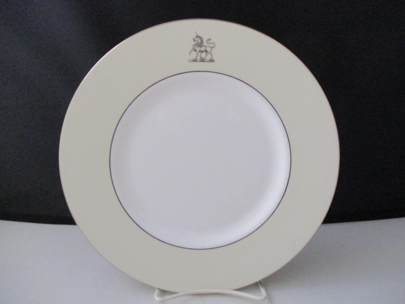WEDGWOOD / VERA WANG ACCENT PLATE - UNICORN CHAMPAGNE- 9