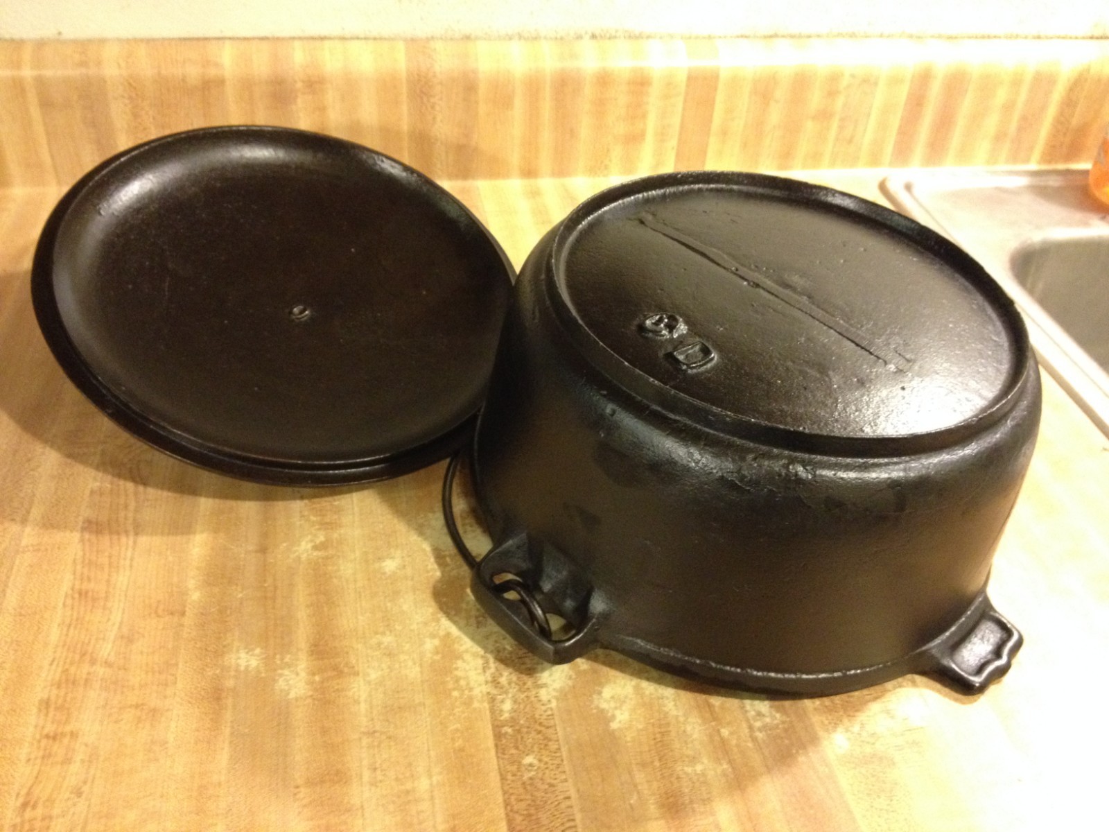 Antique 19th Century #8 Gate Mark Raised Heat Ring Cast Iron Dutch Oven Restored