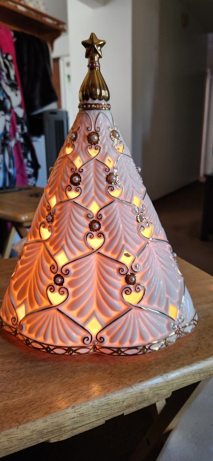 Lenox Florentine and Pearl Musical Centerpiece Christmas Ceramic Tree