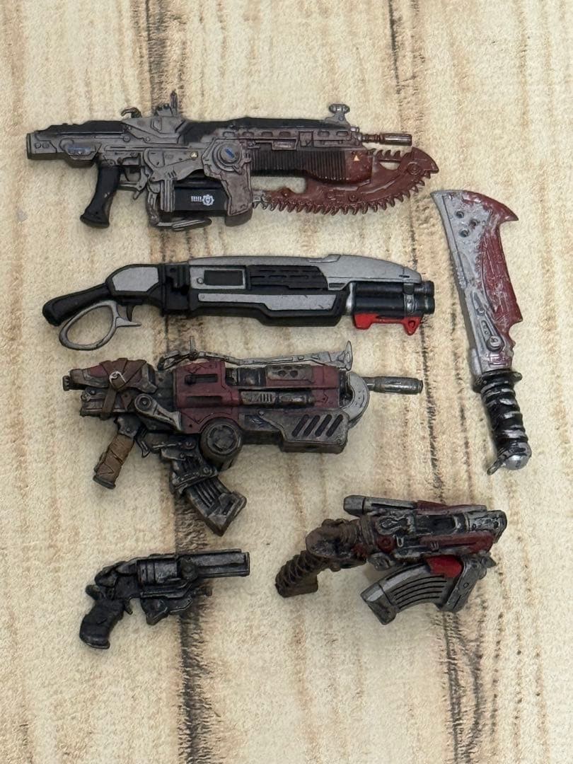 NECA Gears of War Weapon Set Lancer Gnasher Pistol Collectible