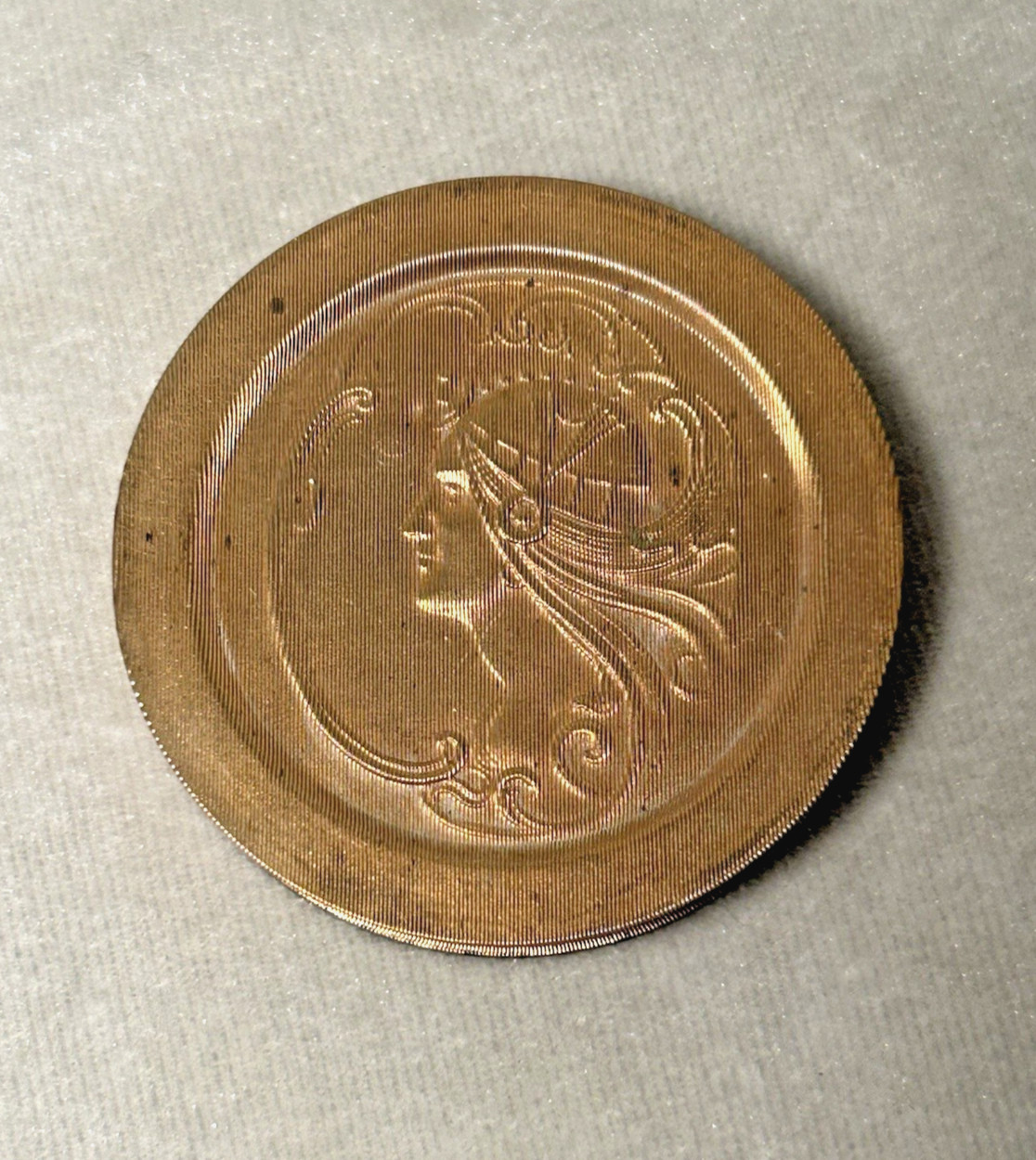 RARE Antique 1910 Cleopatra Gold Tone Vanity Box CO Compact Powder Case Gilt
