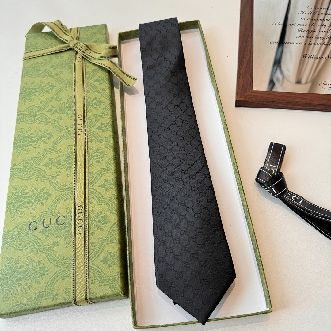 Authentic Gucci Tie Mens GG