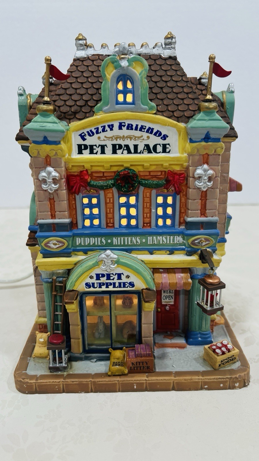 Lemax “Fuzzy Friends Pet Palace” #35583 Retired 2013 Extremely RARE And NEW 