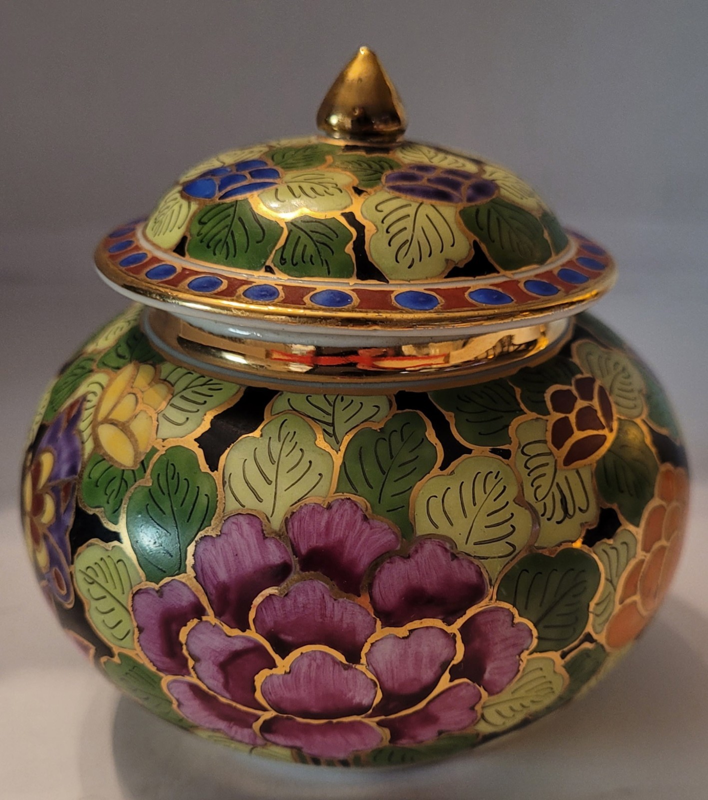 Vintage Thai Benjarong Porcelain Lidded Ginger Jar Hand Painted Gold Floral 4\