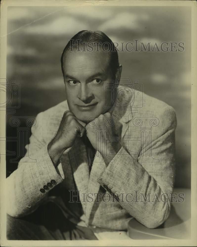 1961 Press Photo Bob Hope strikes a quizzical pose on the \