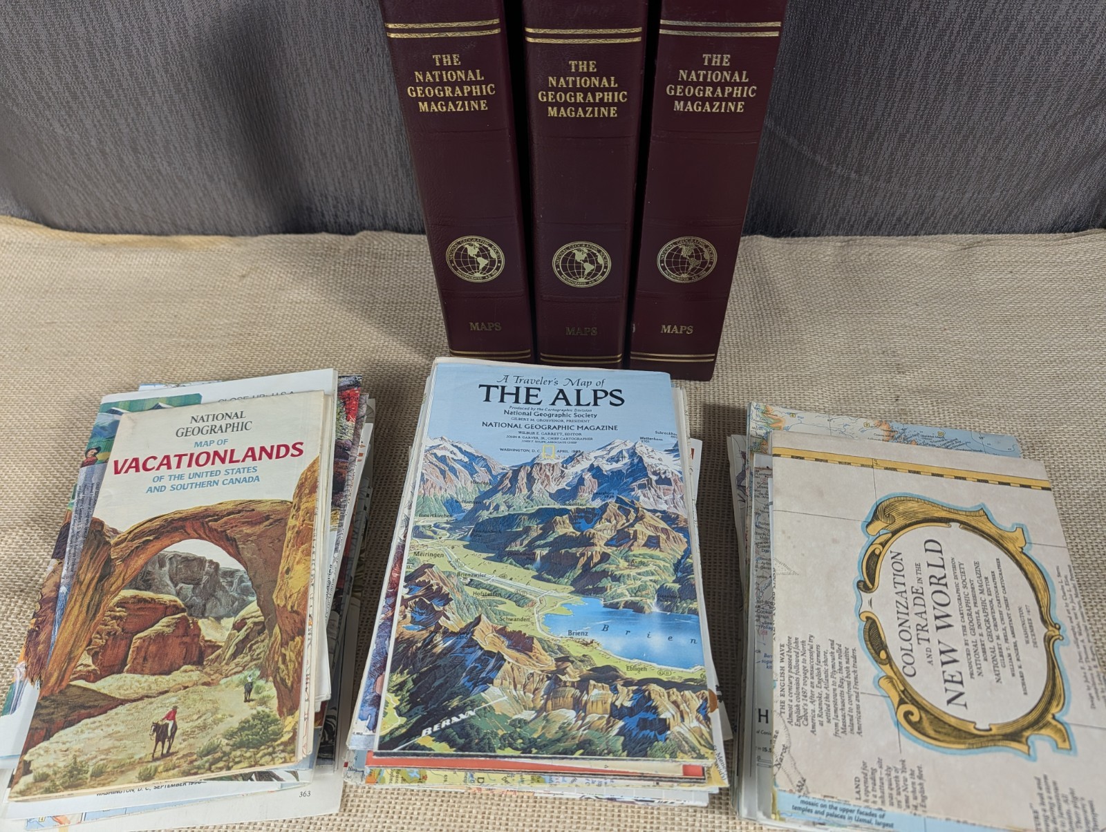 Large Lot Of 80 Vintage Maps Estate Find National Geographic Magazine With Cases