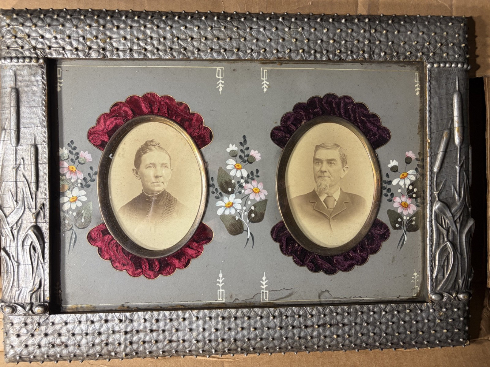 Antique 19th c. late 1800's Victorian Tramp Art Frame w/ Photos
