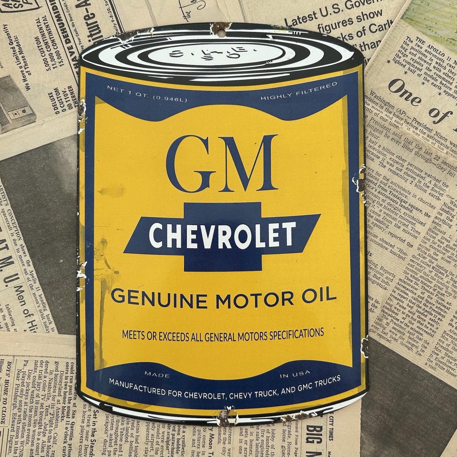 VINTAGE GM CHEVROLET MOTOR OIL CAN 8X11 INCHES PORCELAIN ENAMEL SIGN